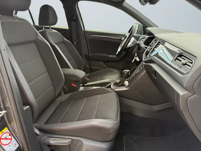 Volkswagen T-Roc view 10