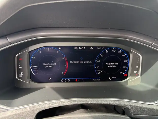 Volkswagen T-Roc view 12
