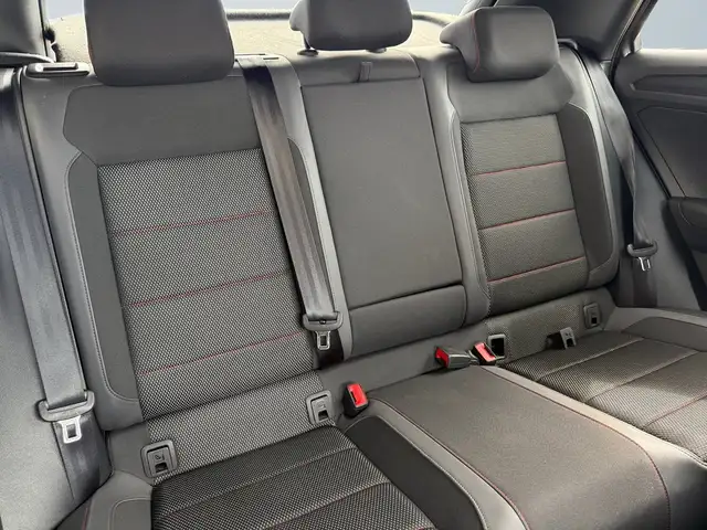 Volkswagen T-Roc view 11