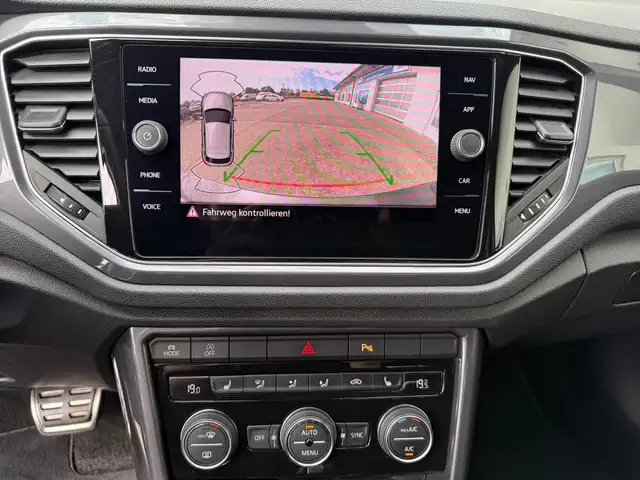 Volkswagen T-Roc view 13