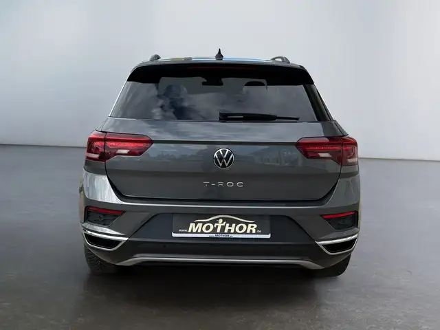 Volkswagen T-Roc view 5