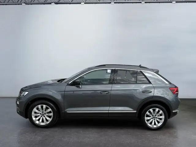 Volkswagen T-Roc view 3