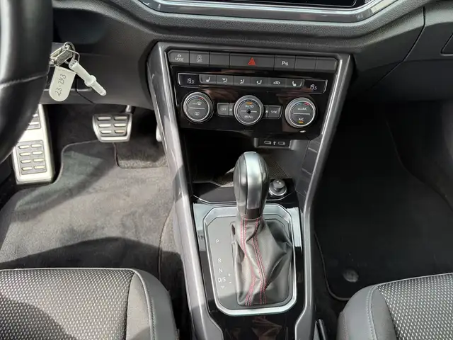 Volkswagen T-Roc view 9