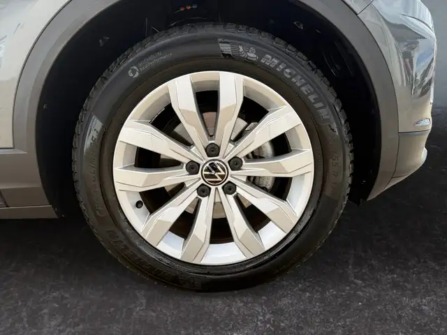 Volkswagen T-Roc view 15