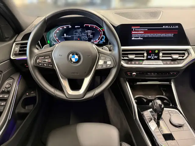 BMW 3 Series view 8