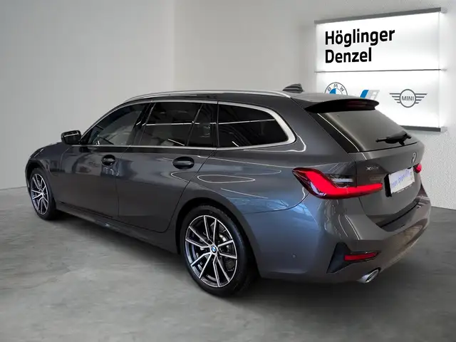 BMW 3 Series view 10