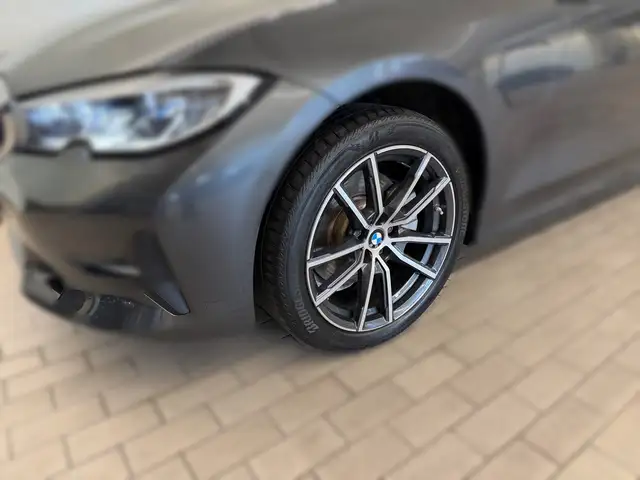 BMW 3 Series view 3
