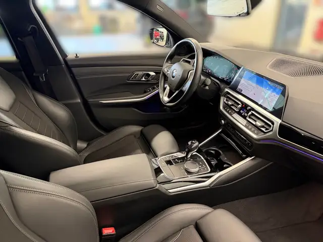 BMW 3 Series view 12