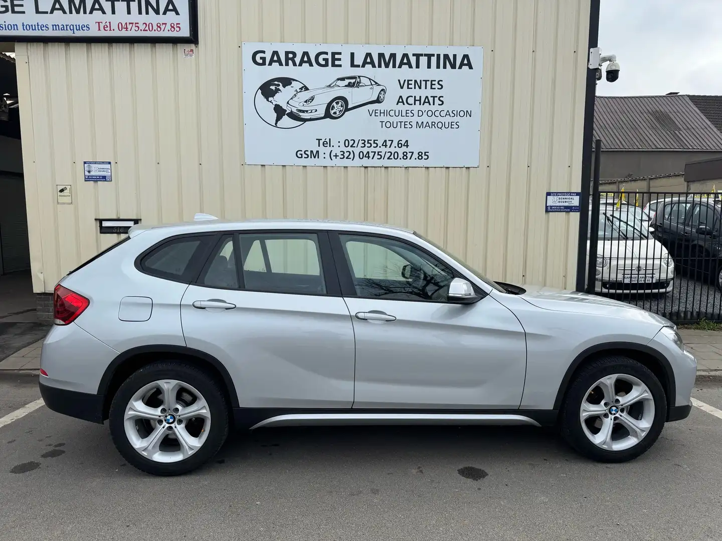 BMW X1 1.8 i essence   carnet entretien - 1