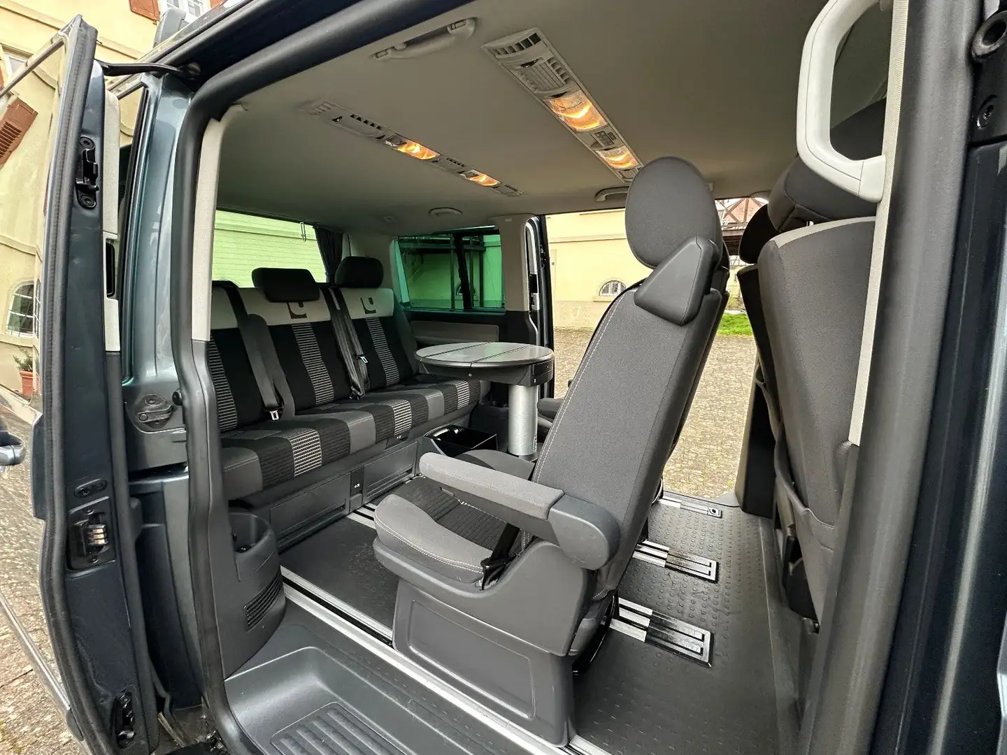 Volkswagen T5 Multivan T5 MULTIVAN UNITED AUTOMATIK 7 SITZER AHK 174 PS Gris - 2