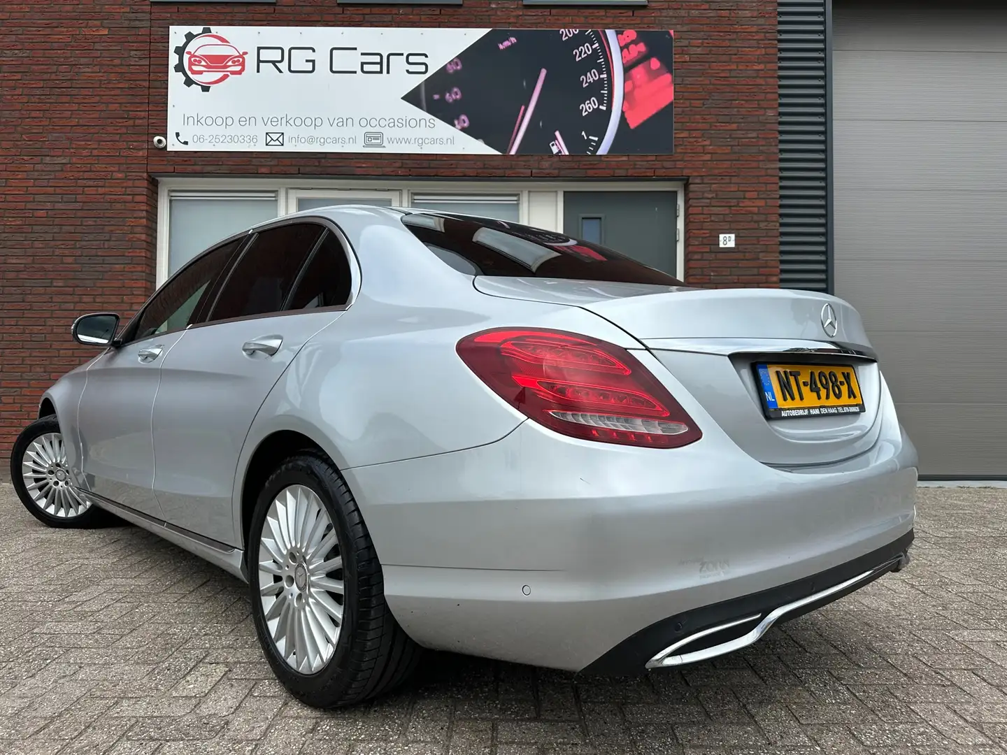 Mercedes-Benz C 180 Prestige / Leder / Navi / PDC / Clima / Cruise Grijs - 2
