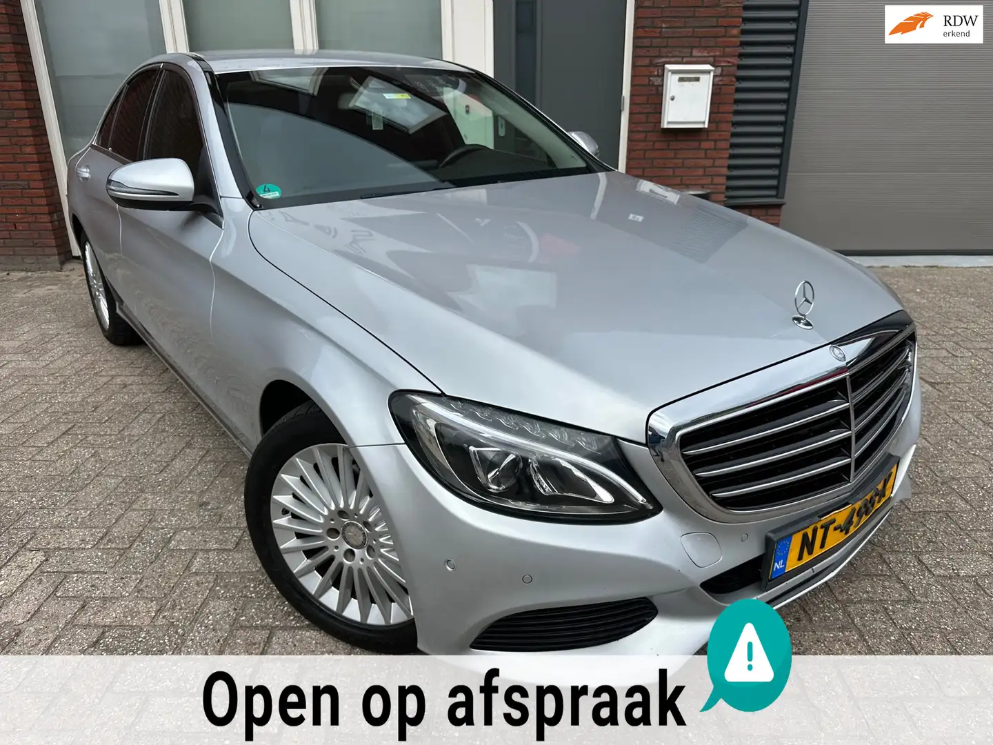 Mercedes-Benz C 180 Prestige / Leder / Navi / PDC / Clima / Cruise Grijs - 1