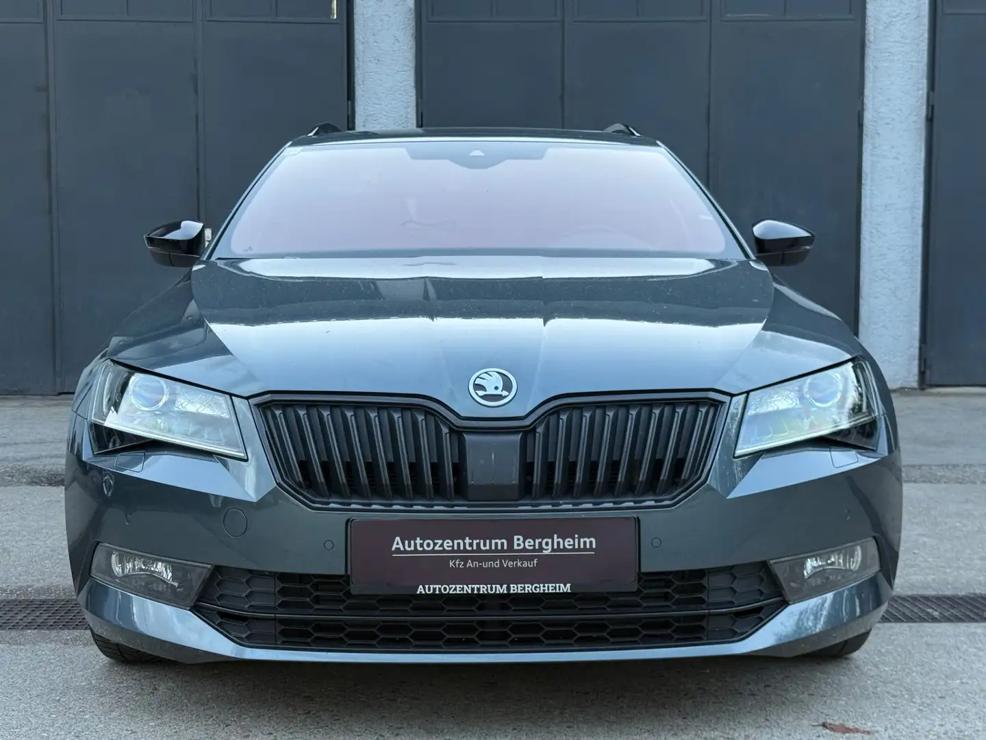 Skoda Superb 2.0 TDI SportLine Silber - 2