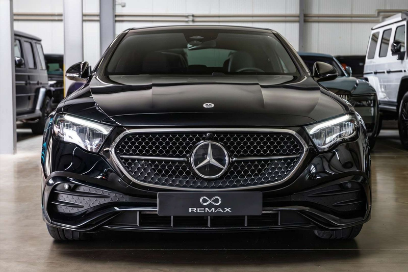 Mercedes-Benz E 220 d / AMG Line Advanced / Pano / Night — photo 5