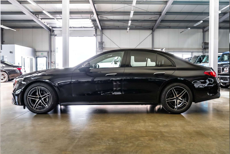 Mercedes-Benz E 220 d / AMG Line Advanced / Pano / Night — photo 12