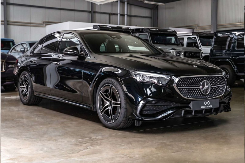 Mercedes-Benz E 220 d / AMG Line Advanced / Pano / Night — photo 3