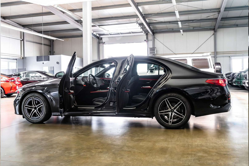 Mercedes-Benz E 220 d / AMG Line Advanced / Pano / Night — photo 13