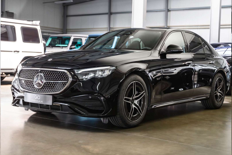 Mercedes-Benz E 220 d / AMG Line Advanced / Pano / Night — photo 14