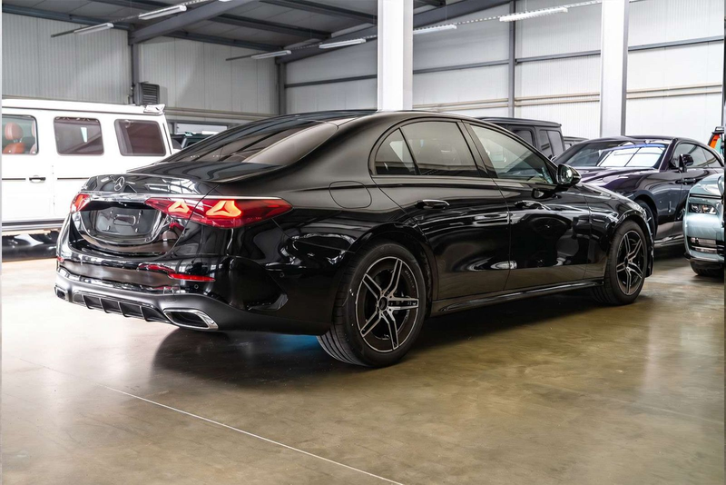 Mercedes-Benz E 220 d / AMG Line Advanced / Pano / Night — photo 15