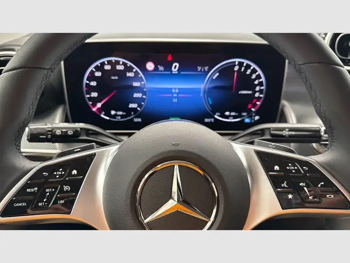 Mercedes-Benz GLC 2025, foto 9