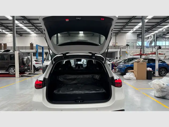 Mercedes-Benz GLC 2025, foto 13