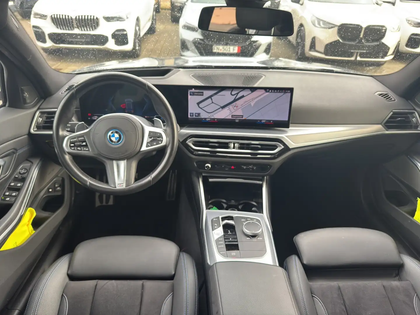 BMW 330 e Touring M Sport ACC H&K Komfortzugang Pano Grau - 2