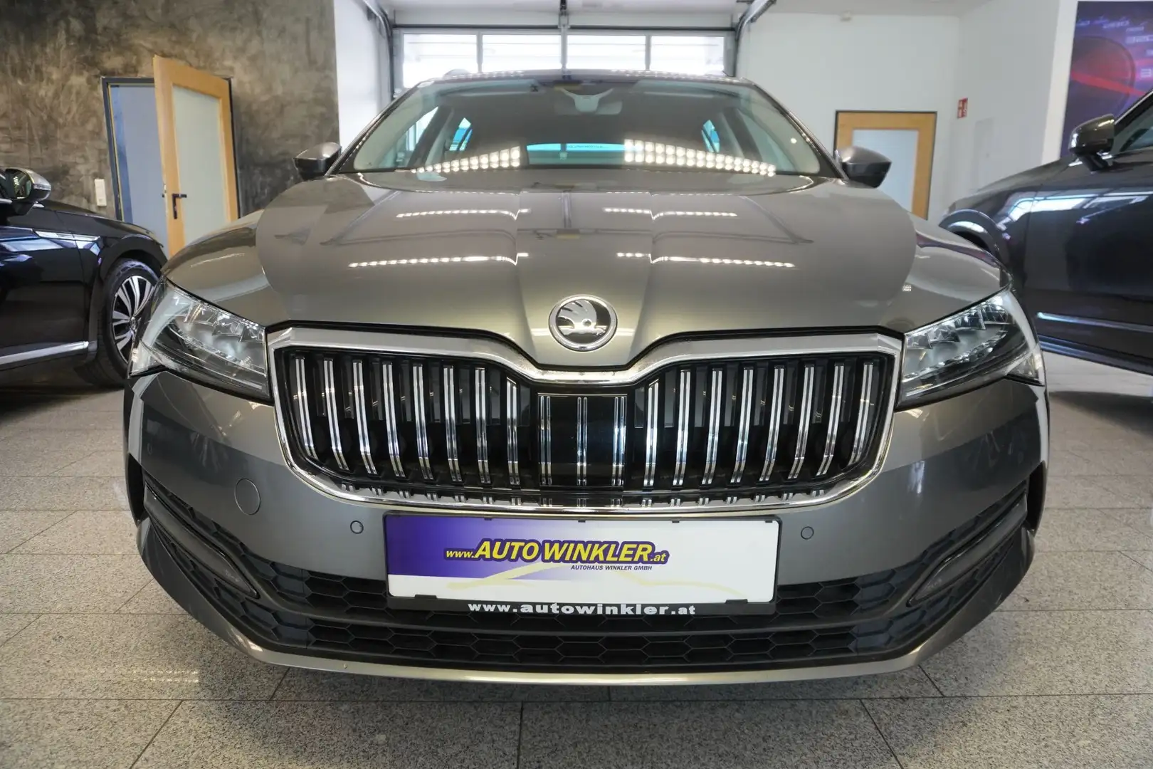 Skoda Superb 2.0 TDI Navi/Virtual/LED Silber - 2