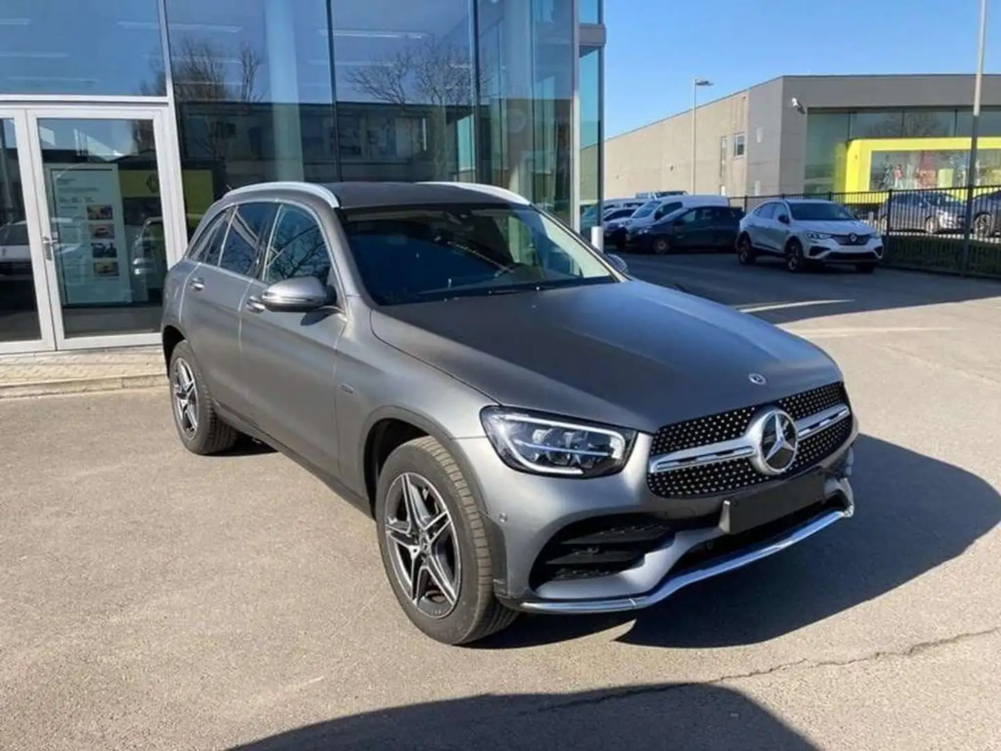 Mercedes-Benz GLC 300 300de 4MATIC SUV AMG Line Grijs - 1