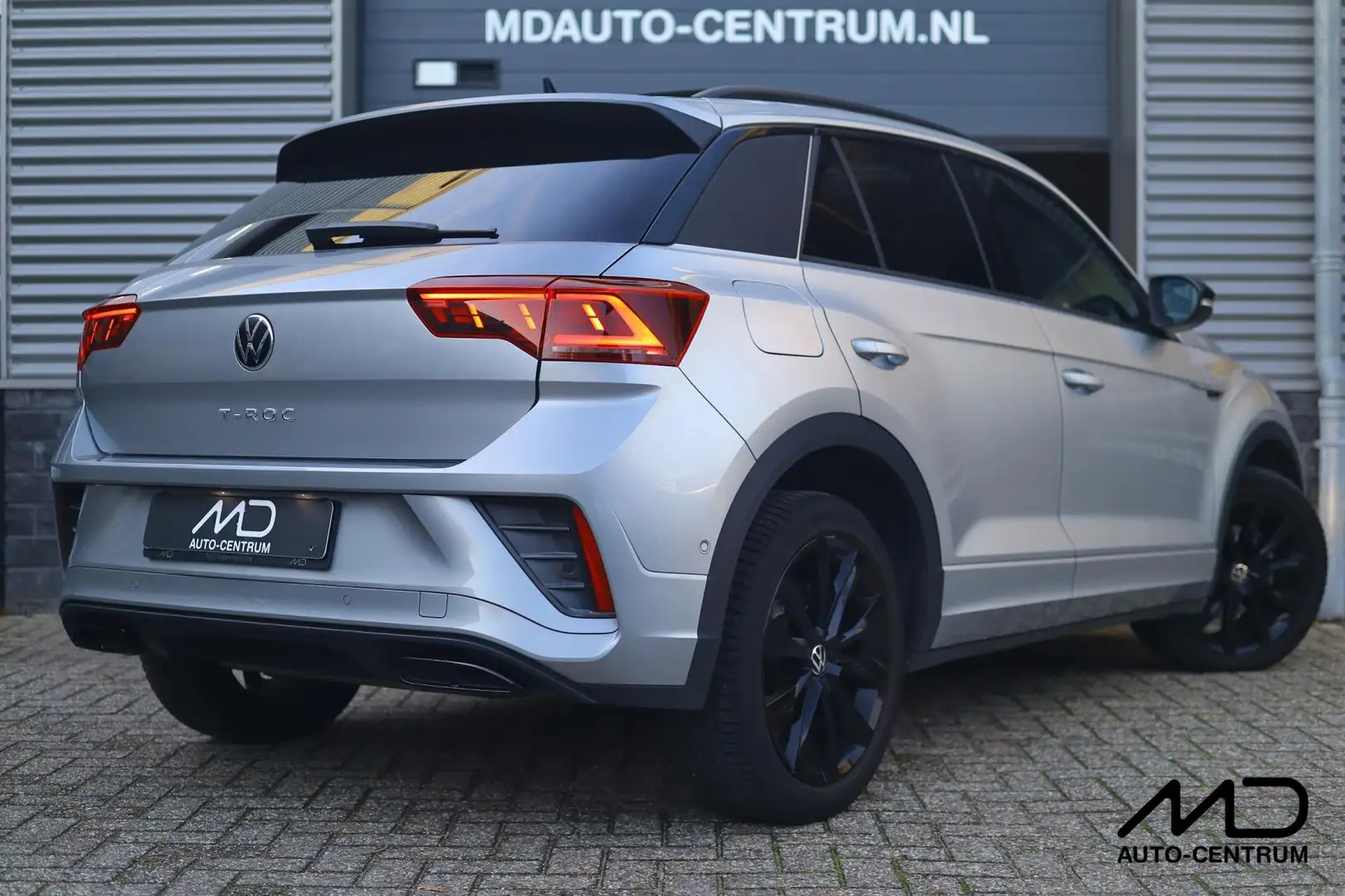 Volkswagen T-Roc 1.5 TSI 3x R-Line| Pano| I.Q.| Camera| Keyless Zilver - 2