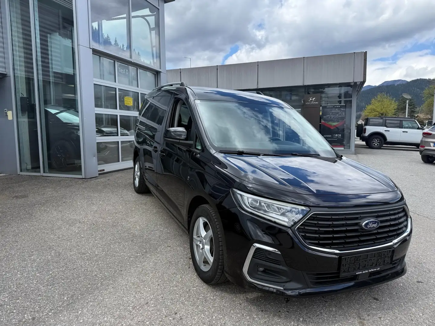 Ford Grand Tourneo 4x4/Titanium/7 Sitze/Anhängerkupplung/ Schwarz - 2