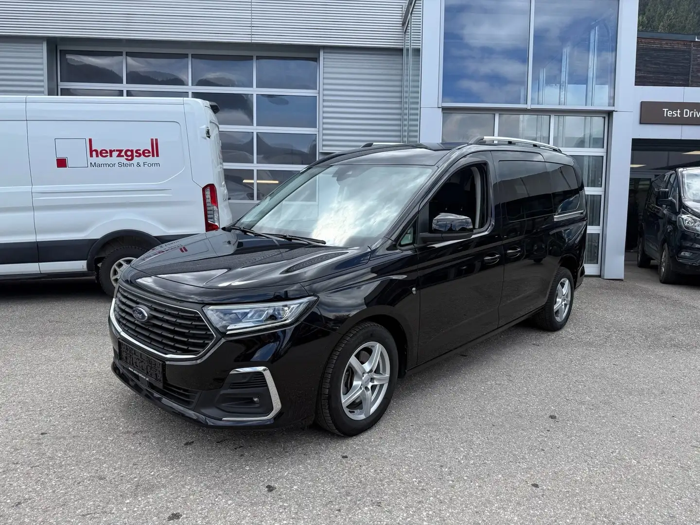 Ford Grand Tourneo 4x4/Titanium/7 Sitze/Anhängerkupplung/ Schwarz - 1