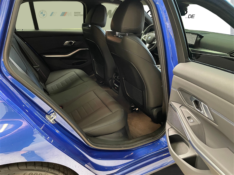 BMW 340 M340i xDrive Touring — photo 11