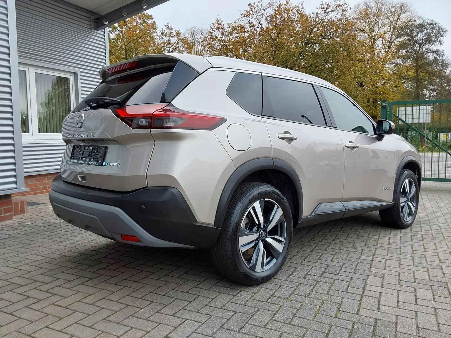 Nissan X-Trail e-POWER 4x4 e-4ORCE N-Connecta 7-Sitzer ACC/APP... Silber - 2