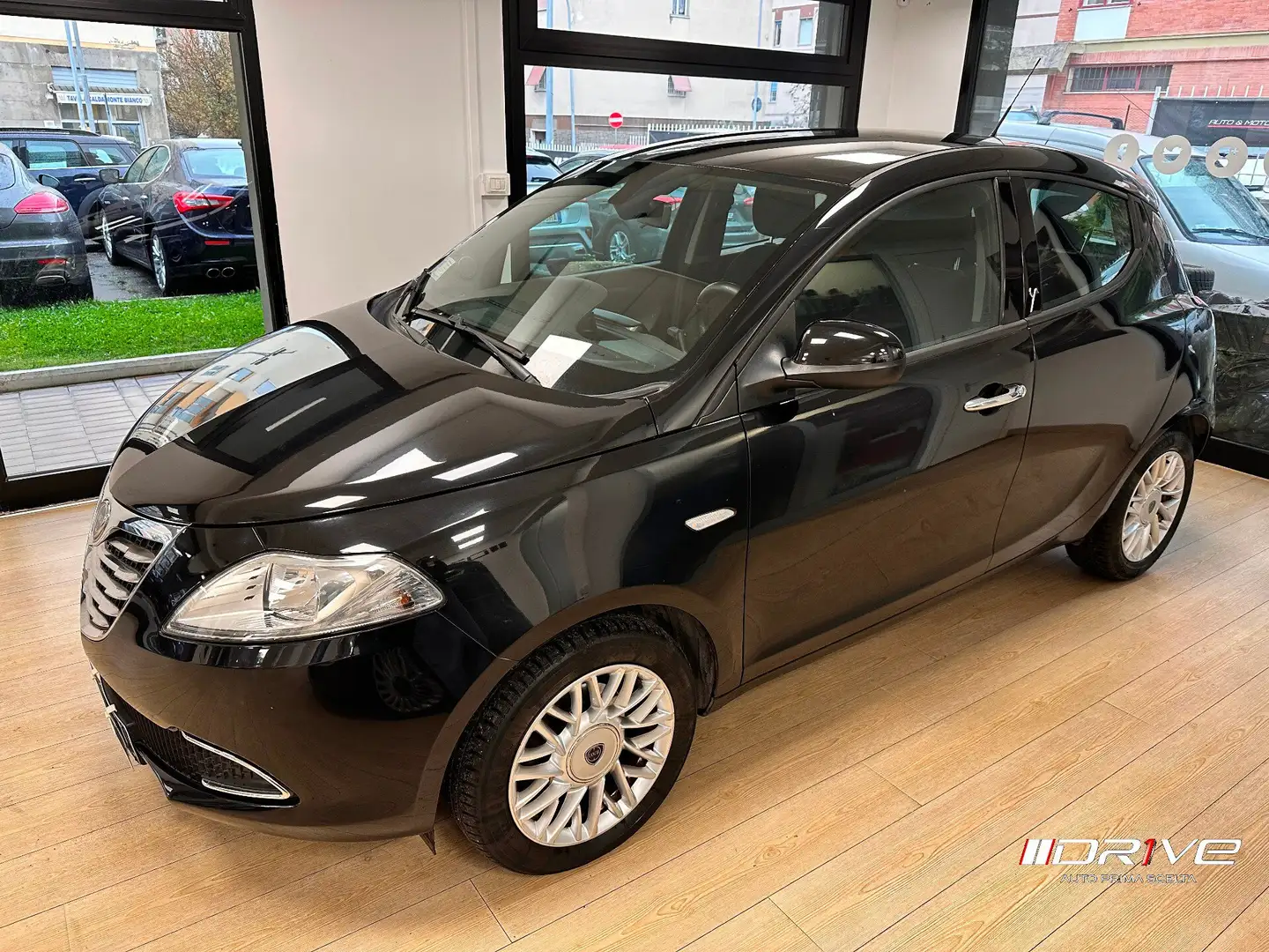 Lancia Ypsilon Ypsilon 1.3 MJT 16V 95 CV 5 porte S&S Silver Schwarz - 2