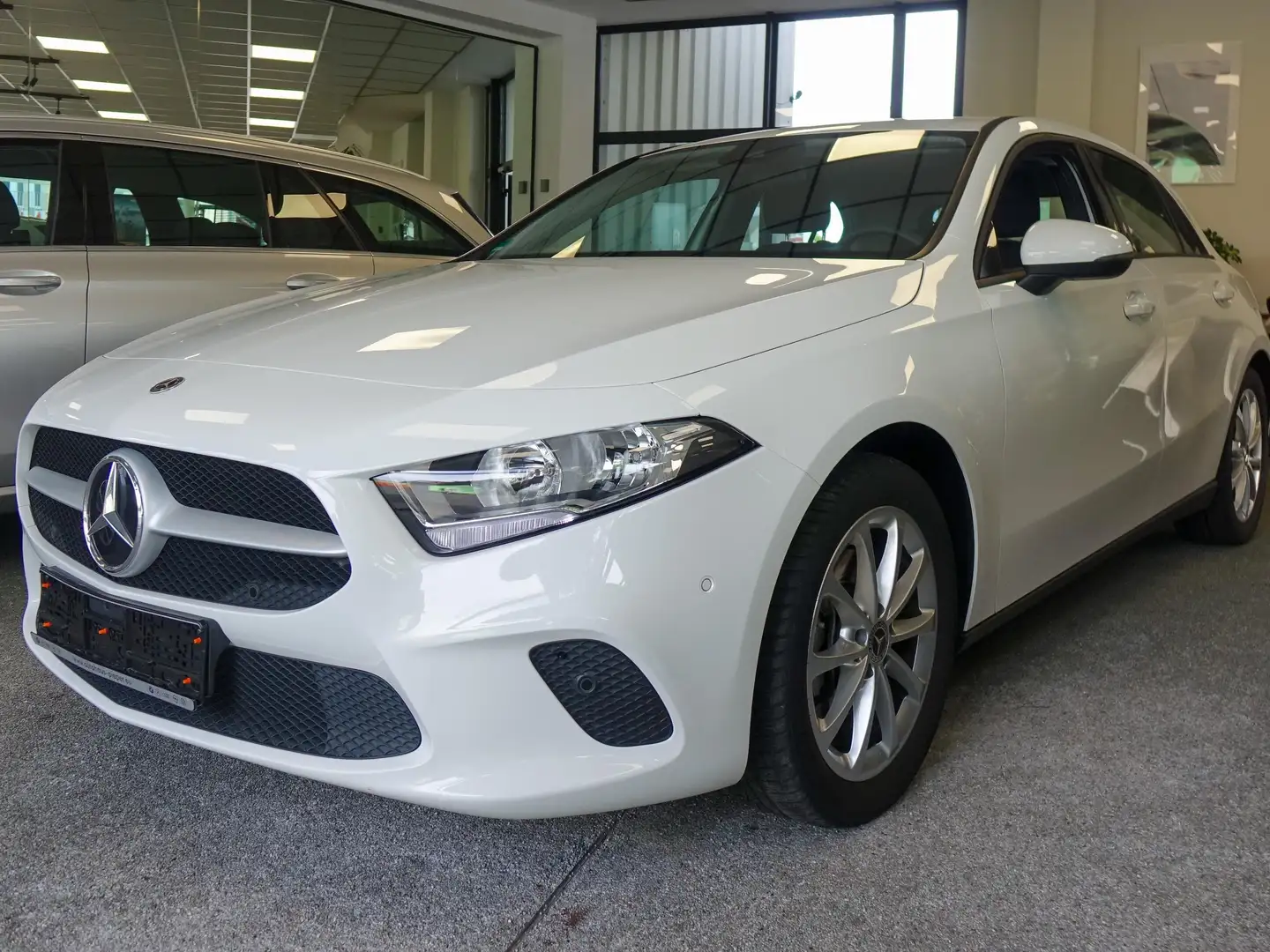 Mercedes-Benz A 200 A 200 Automatik +Navi+PDC+SHZ+Carplay+Android+Temp Weiß - 2