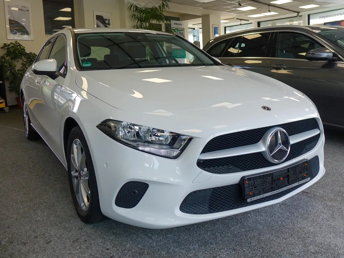 Mercedes-Benz A 200 A 200 Automatik +Navi+PDC+SHZ+Carplay+Android+Temp Weiß - 1
