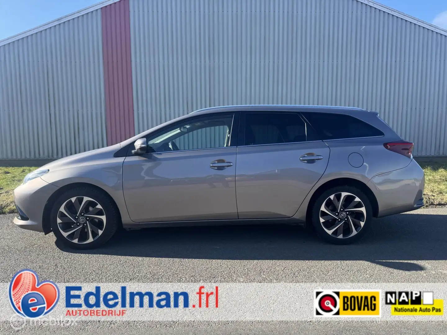 Toyota Auris Touring Sports 1.2T Aspiration Braun - 2