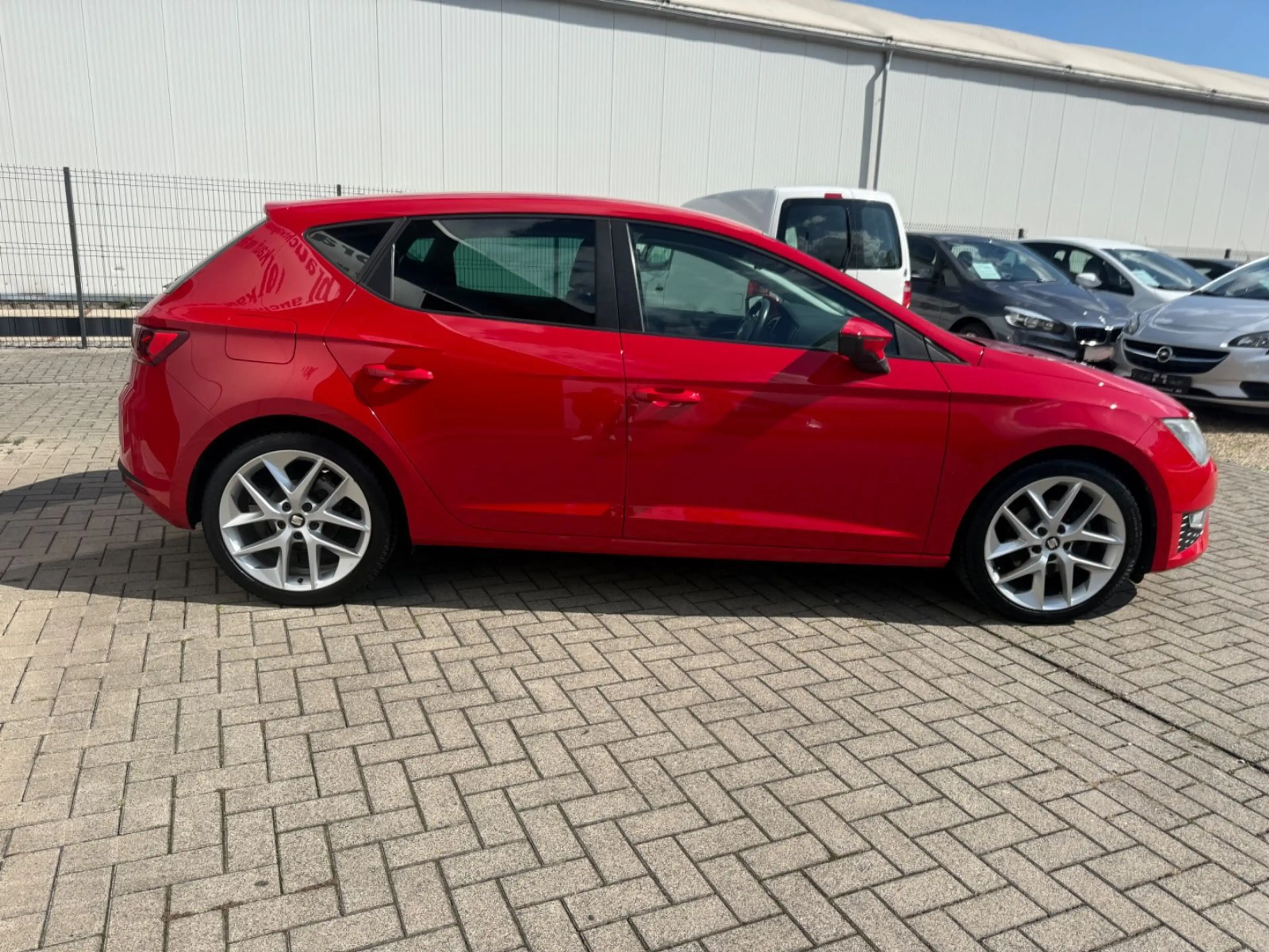 SEAT Leon FR*NAVI*TEMPOMAT*PDC*GJREIFEN*SCHECKHEFT — photo 4
