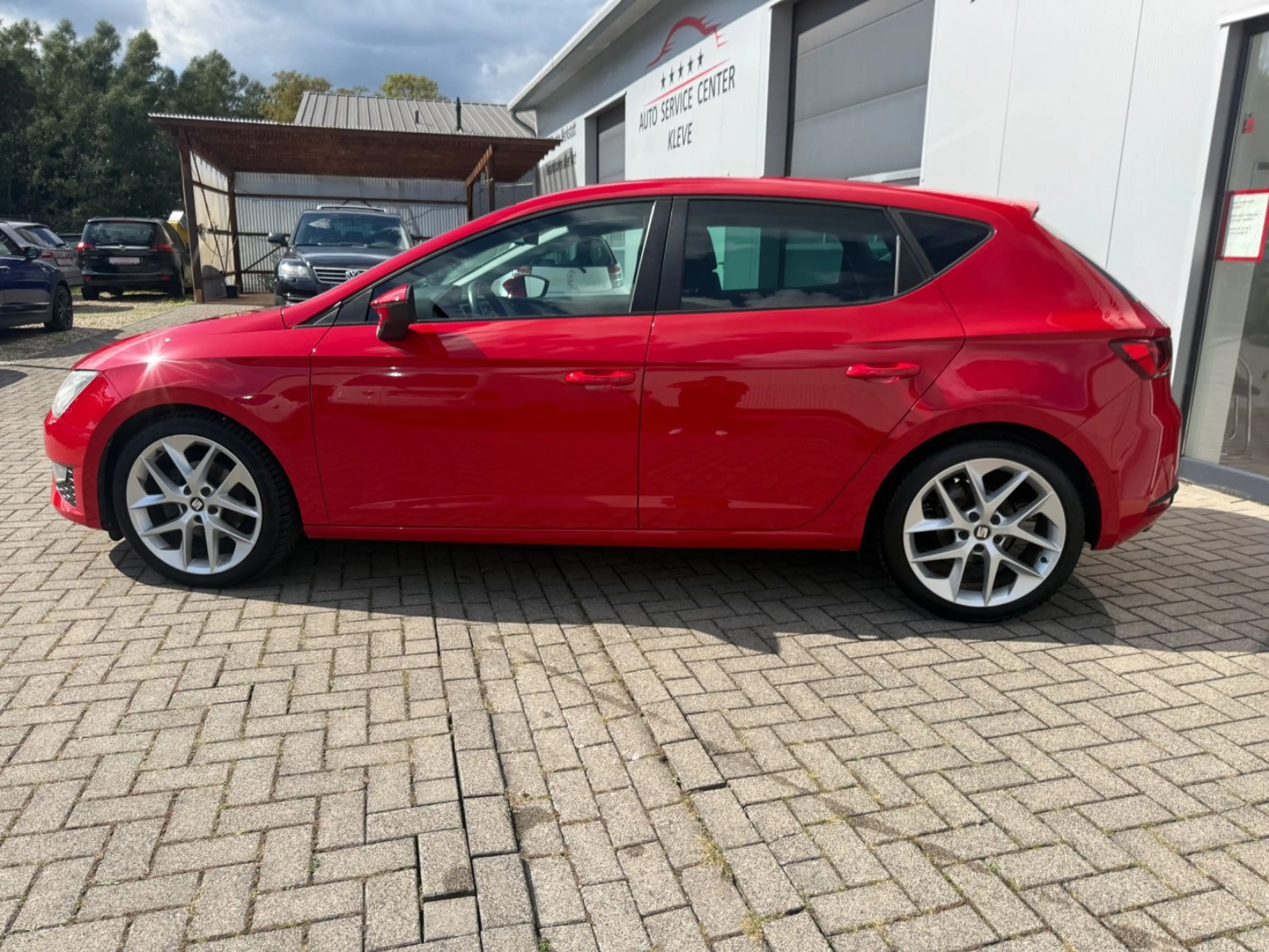 SEAT Leon FR*NAVI*TEMPOMAT*PDC*GJREIFEN*SCHECKHEFT — photo 3
