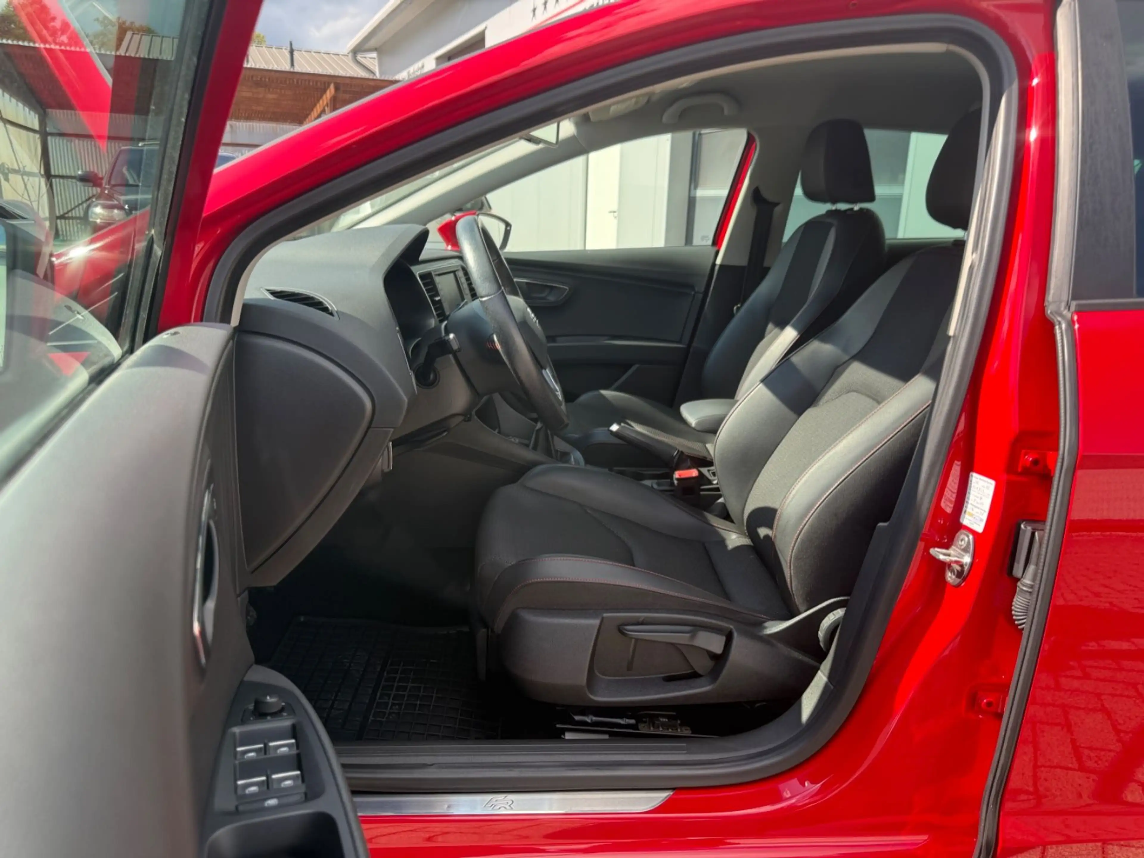 SEAT Leon FR*NAVI*TEMPOMAT*PDC*GJREIFEN*SCHECKHEFT — photo 10