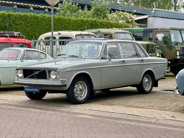 Volvo 144S De Luxe, schuifdak, dubbele SU, GT instrument