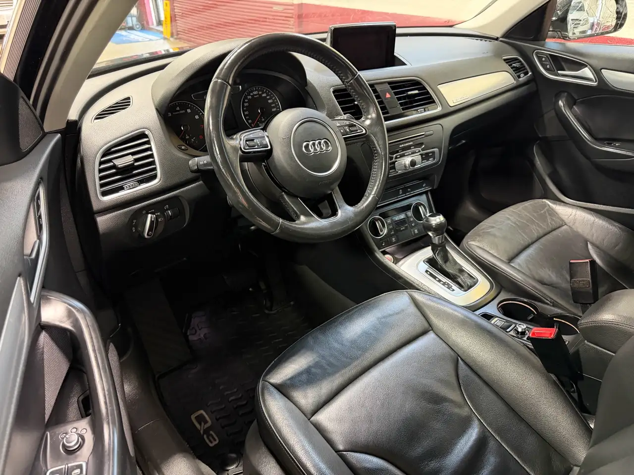 Audi Q3 снимка Audi Q3