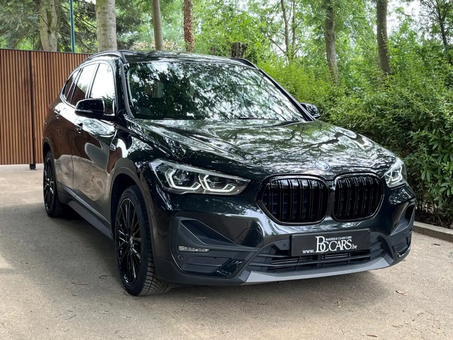 BMW X1 25e Panodak-Led-Navi Prof-verwarmd Leer-Cam-19" Чорний - 1