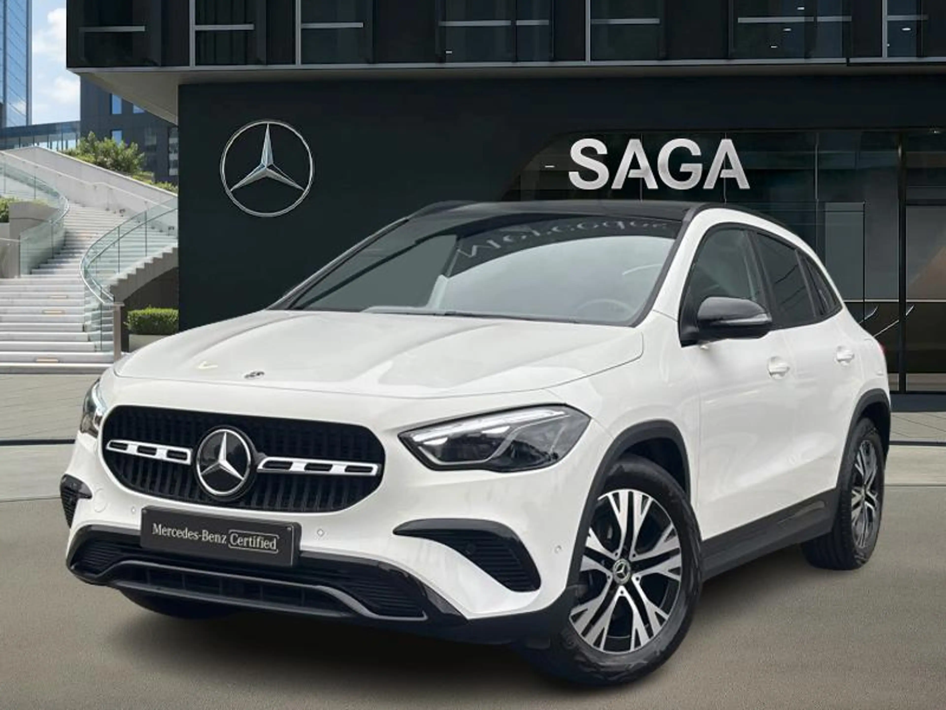 Mercedes-Benz GLA 180 d Luxury Pack Night Pano