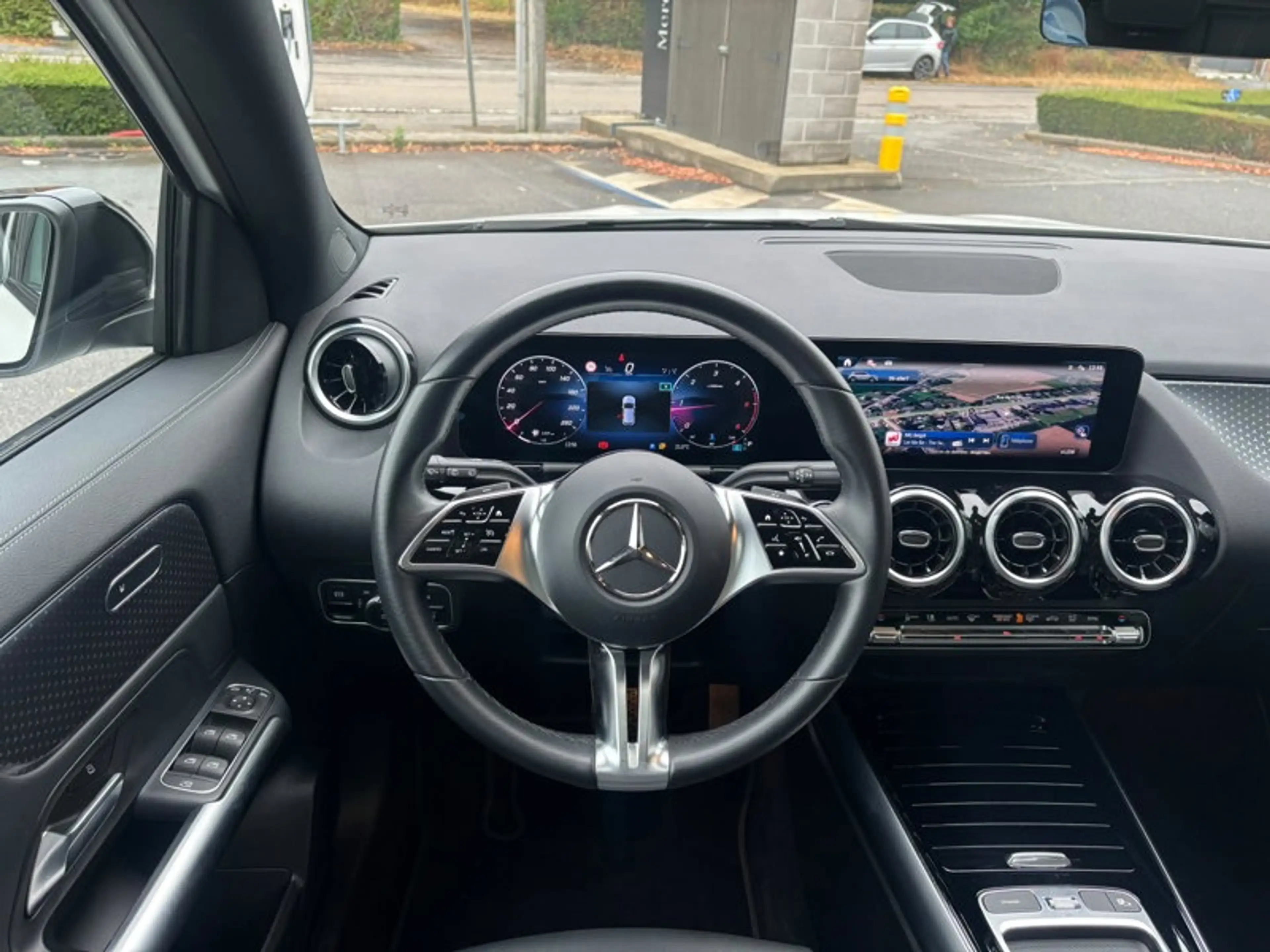 Mercedes-Benz GLA 180 d Luxury Pack Night Pano — photo 14