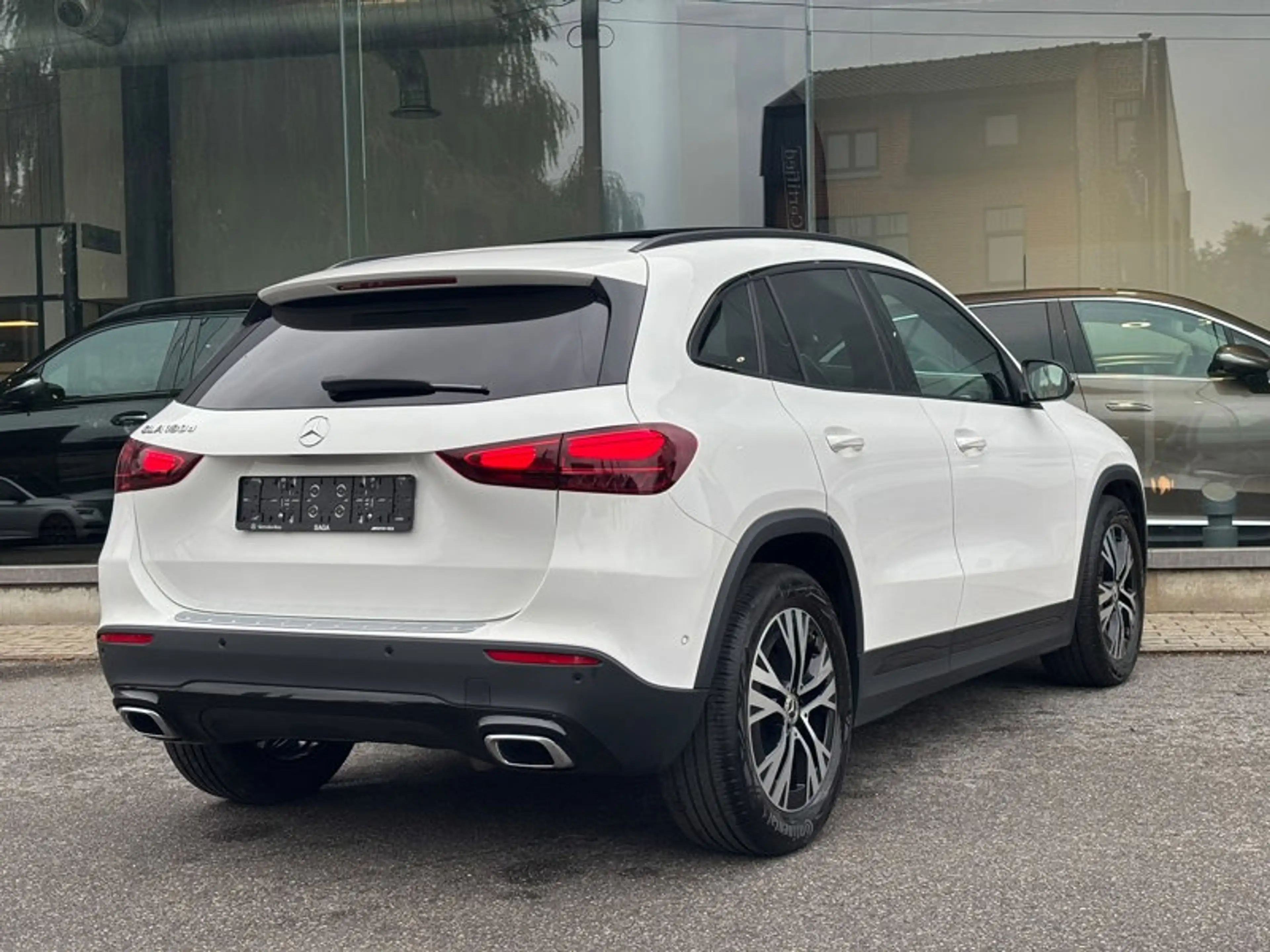Mercedes-Benz GLA 180 d Luxury Pack Night Pano — photo 5