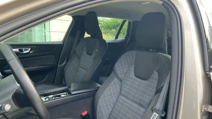 Volvo S60 2023, foto 10