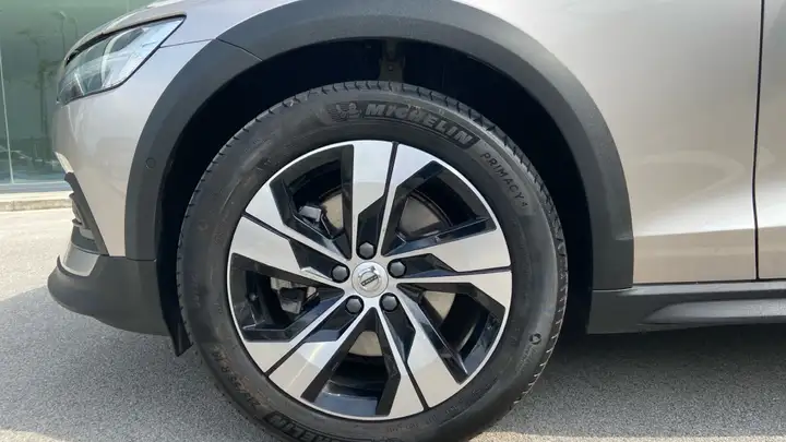Volvo S60 2023, foto 16