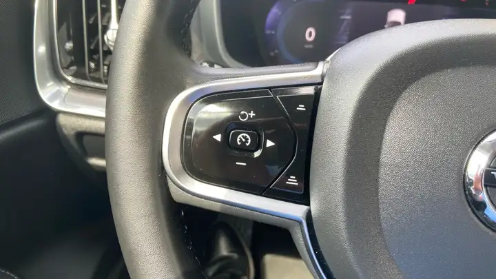 Volvo S60 2023, foto 18