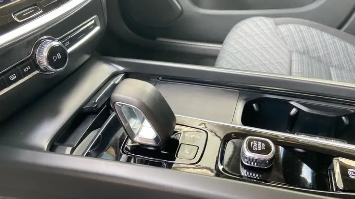 Volvo S60 2023, foto 17